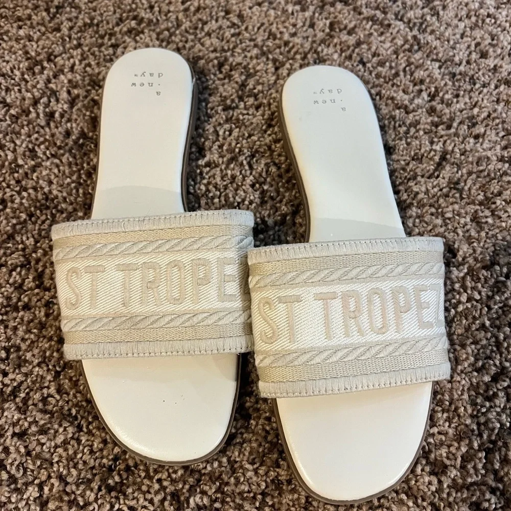 A New Day Womens Size 9 St Tropez Cream Canvas Slides Summer Resort Tropical